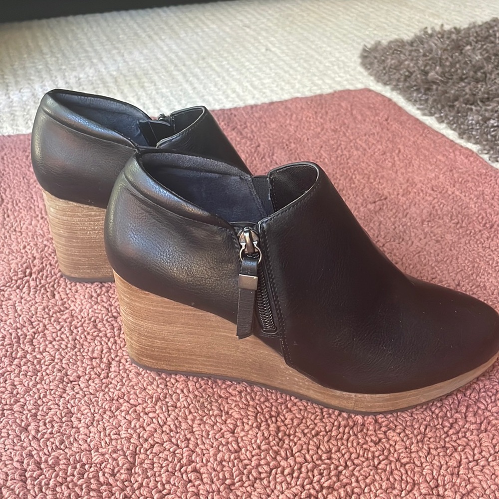 Dr Scholls black wedge shoes